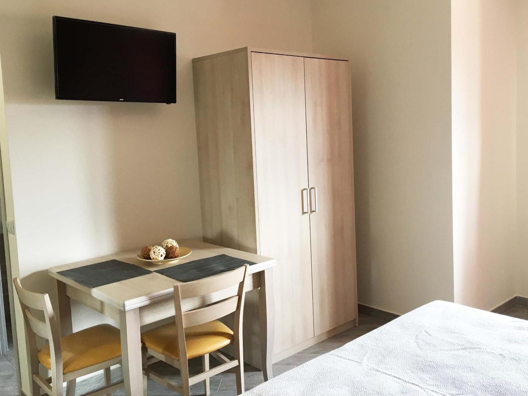 L'Essenzial Living Apartment Месина Стая снимка